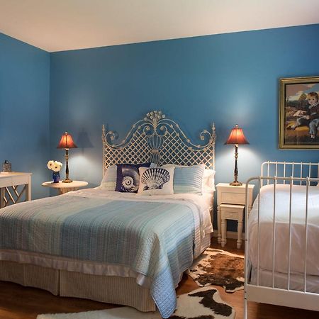 Sleepy Creek Country Manor Bed and Breakfast Bragg Creek Exterior foto