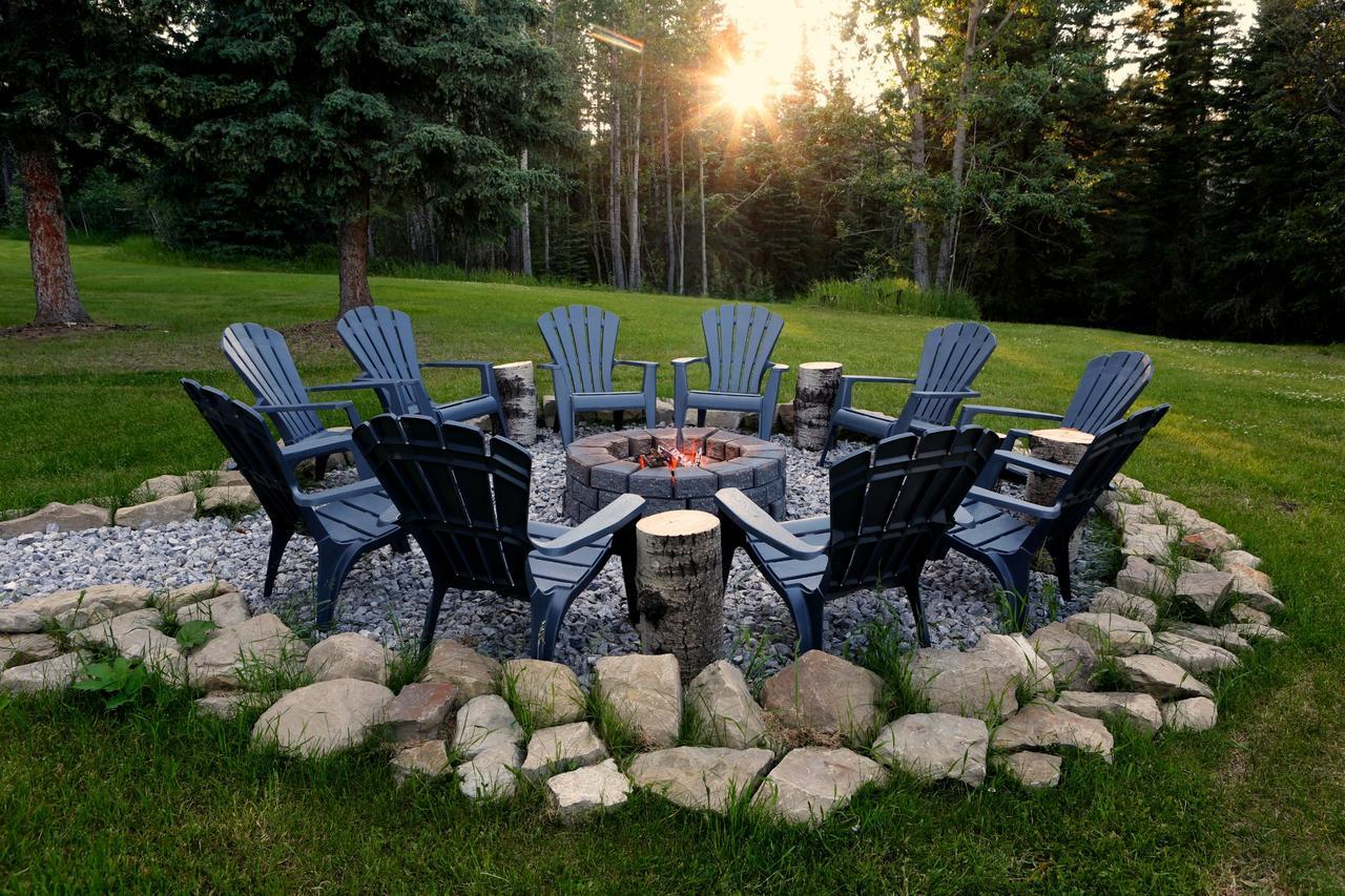 Sleepy Creek Country Manor Bed and Breakfast Bragg Creek Exterior foto