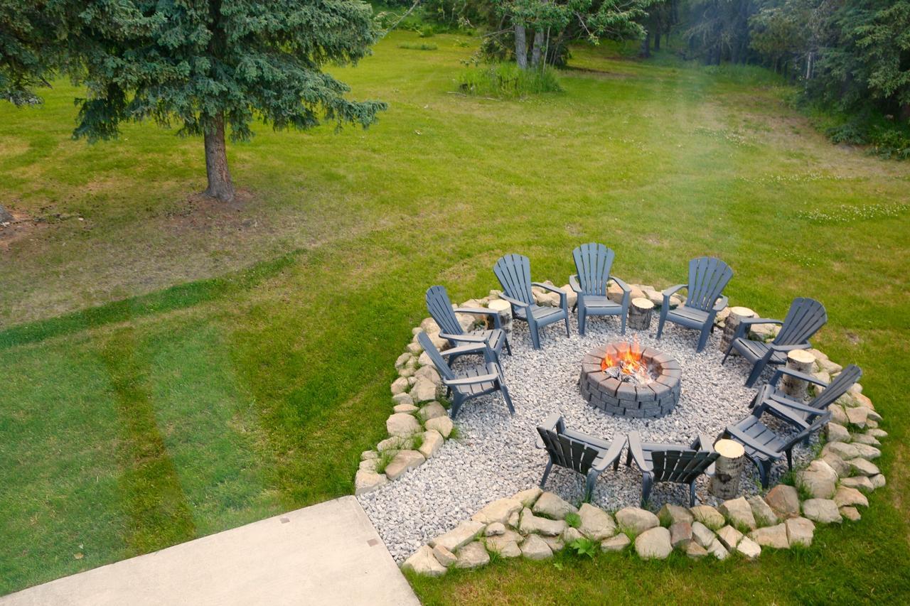 Sleepy Creek Country Manor Bed and Breakfast Bragg Creek Exterior foto